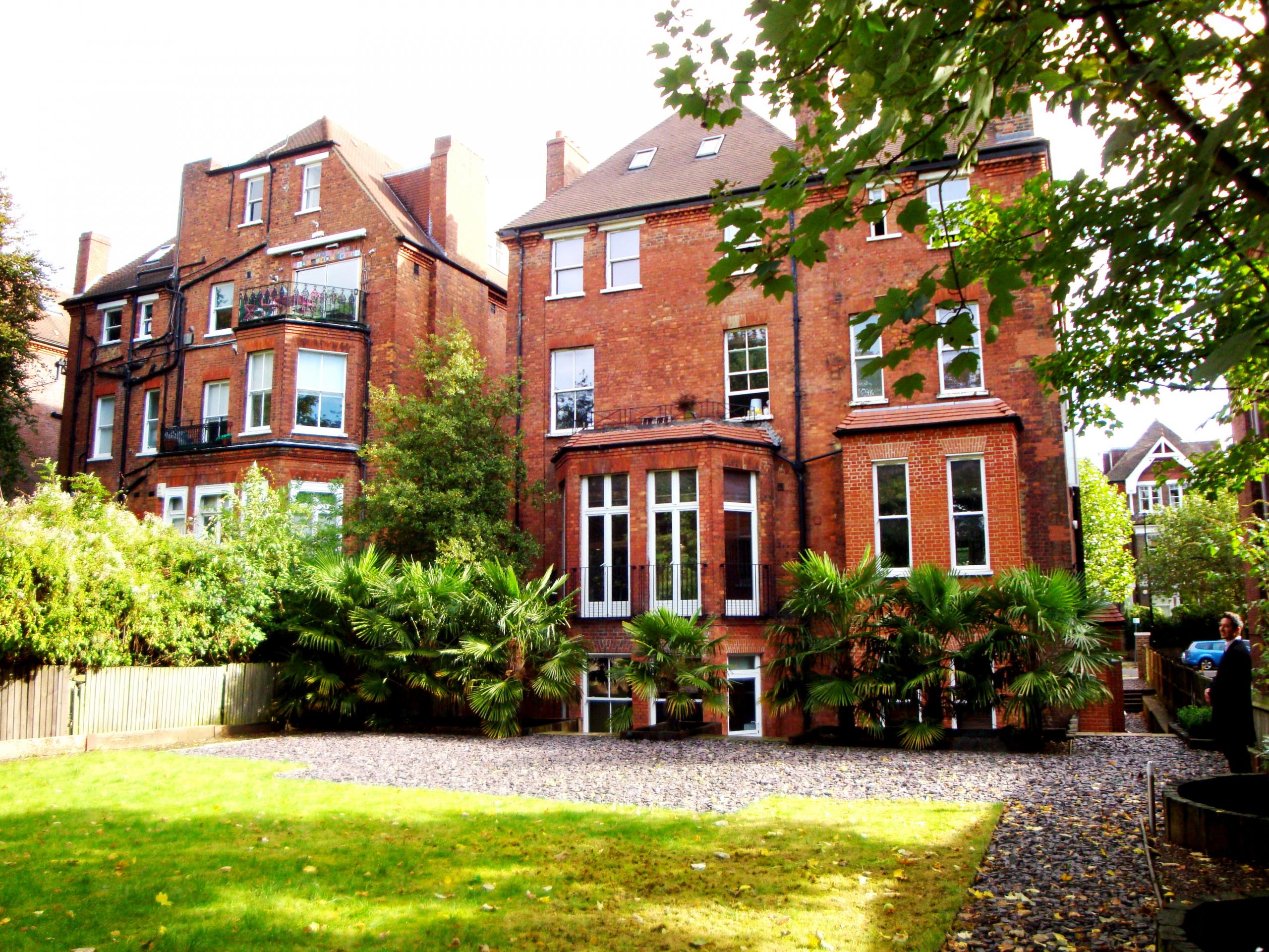 			Studio Apartment, 1 bath, 1 reception Studio			 Fitzjohns Ave, HAMPSTEAD NW3